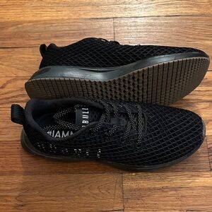 LIKE NEW NOBULL camo mesh runner 7.5